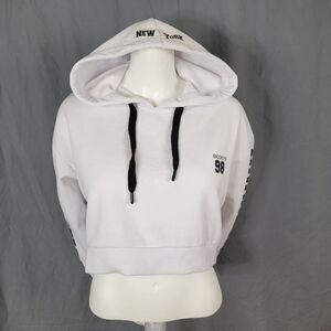 Charlotte Russe White Cropped Hoodie Size M‎